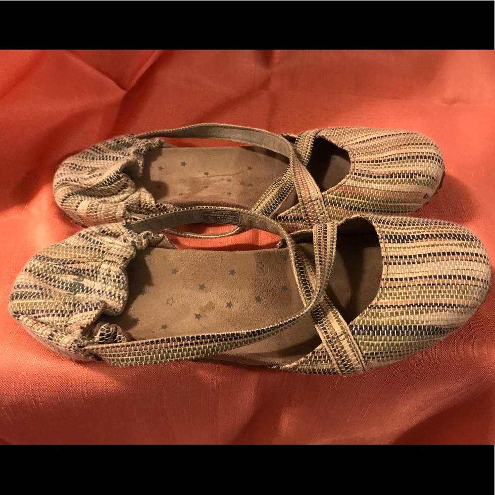AHNU Mary Jane shoes size 9